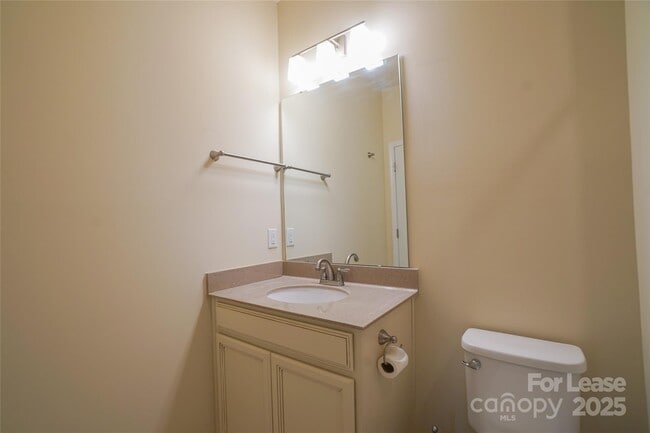 Building Photo - 6426 Hove Rd