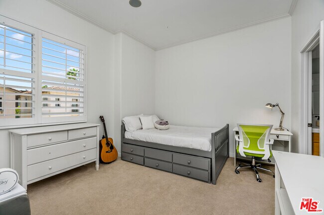 Building Photo - 5734 S Celedon Creek