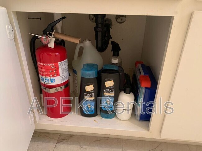 Building Photo - 61493 Desert Air Rd