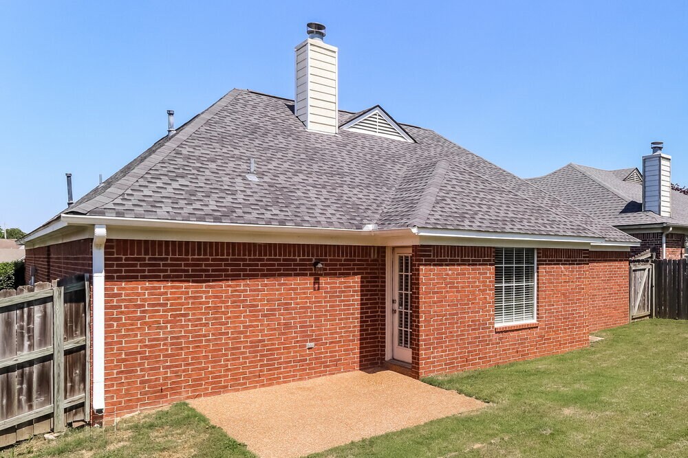 Building Photo - 7091 Ireland Dr