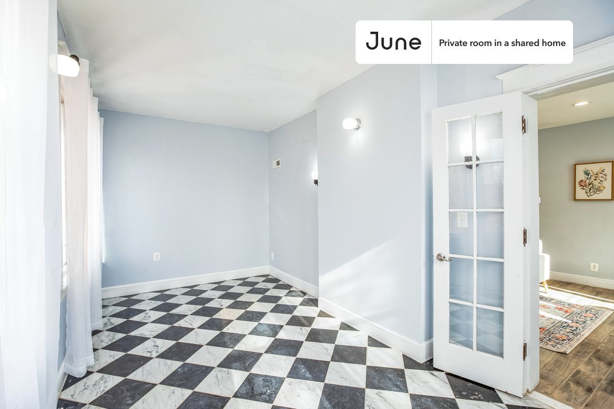 Building Photo - Room in Shared 7 bed/6 bath home in Dupont Park