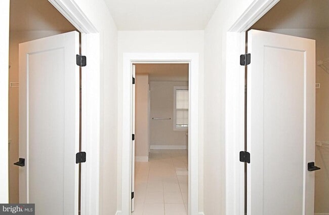 Building Photo - 136 Iron Hill Way