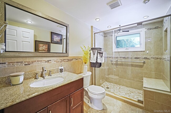 Building Photo - 6 Fairfields Ln