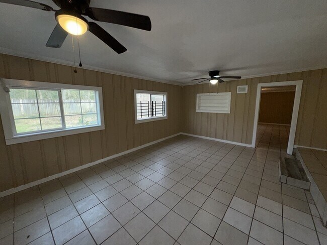 Building Photo - 2704 Shannon St