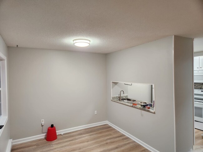 Building Photo - 203 Capewell Ave