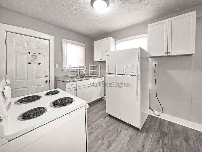 Building Photo - 3615 Del Park Terrace