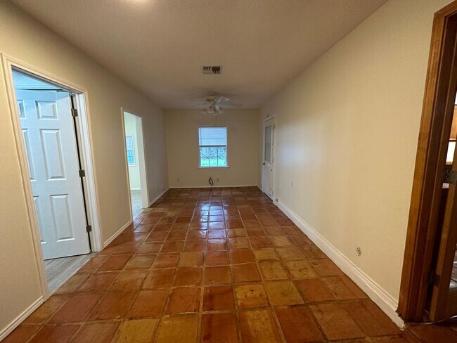 Building Photo - 606 Wilshire - 4/Bed 2/Bath