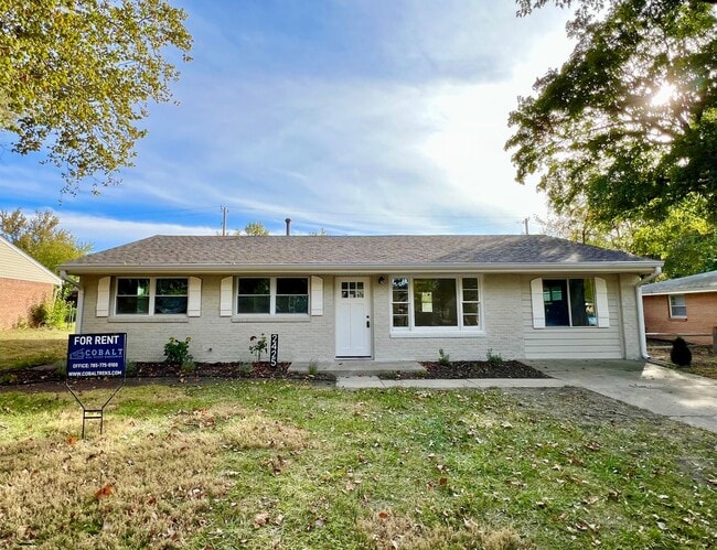 Building Photo - Pre Leasing 26-27 School Year! Newly Remodeled Home near KSU Football Stadium