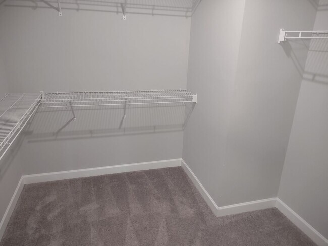 Building Photo - 1031 Ashcroft Cir