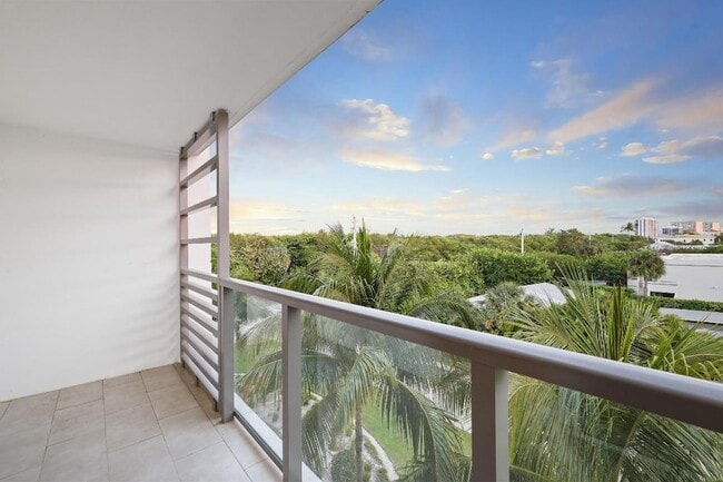 Building Photo - 601 N Ocean Blvd