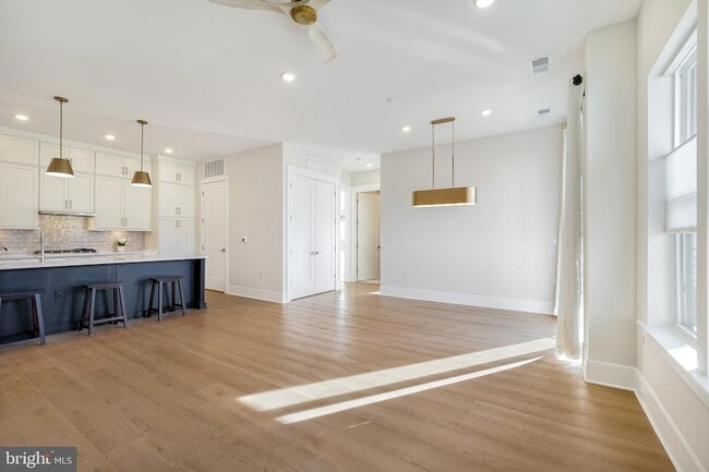 Building Photo - 23651 Havelock Walk Ter