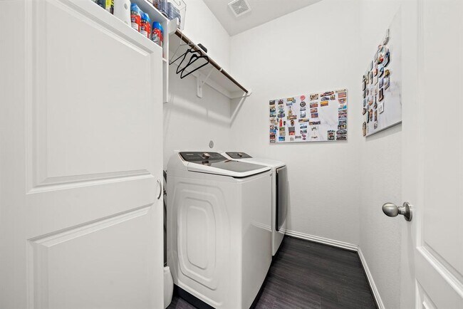Building Photo - 23706 Via Viale Dr