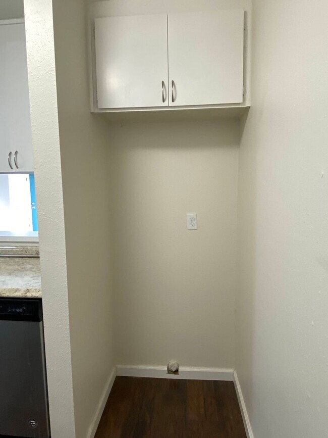Building Photo - MJRA5516-20