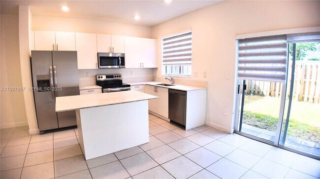 Building Photo - 1668 SE 26th Ter