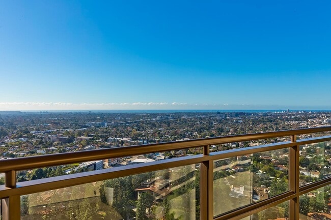 Building Photo - 1 W Century Dr