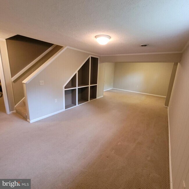 Building Photo - 6302 Shiplett Blvd