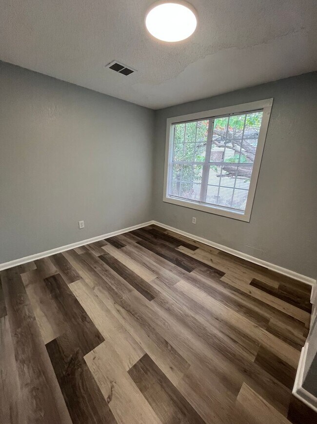 Building Photo - 1137 Edith Ave