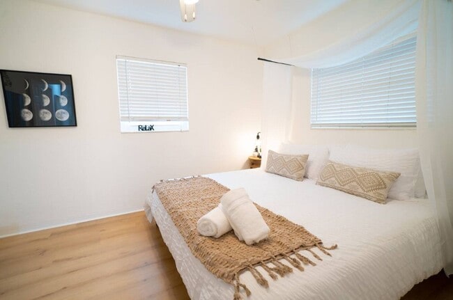 Building Photo - Stylish Heated Pool House  Near the Beach