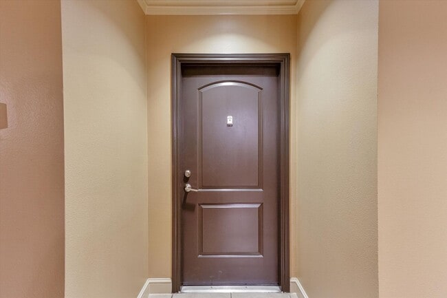 Building Photo - Stylish Studio Apartment In Concierge Building at The Renaissance at Turtle Creek ($500 Off First...