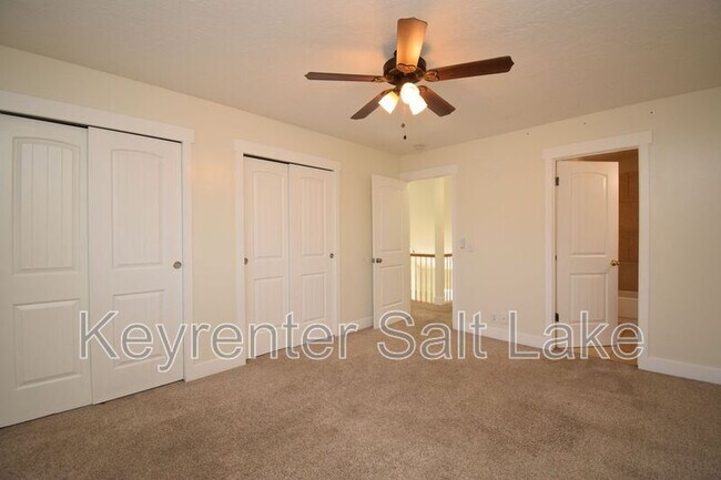 Building Photo - 6888 Hillside Village Cir