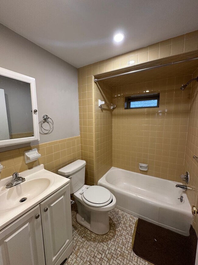 Building Photo - 121 Chestnut St