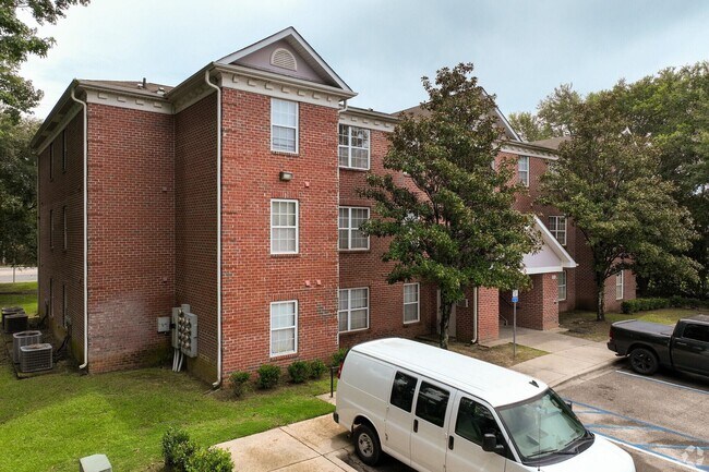 Building Photo - 3000 S Adams St