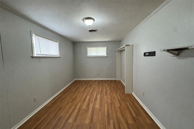 Building Photo - 5122 Windemere St
