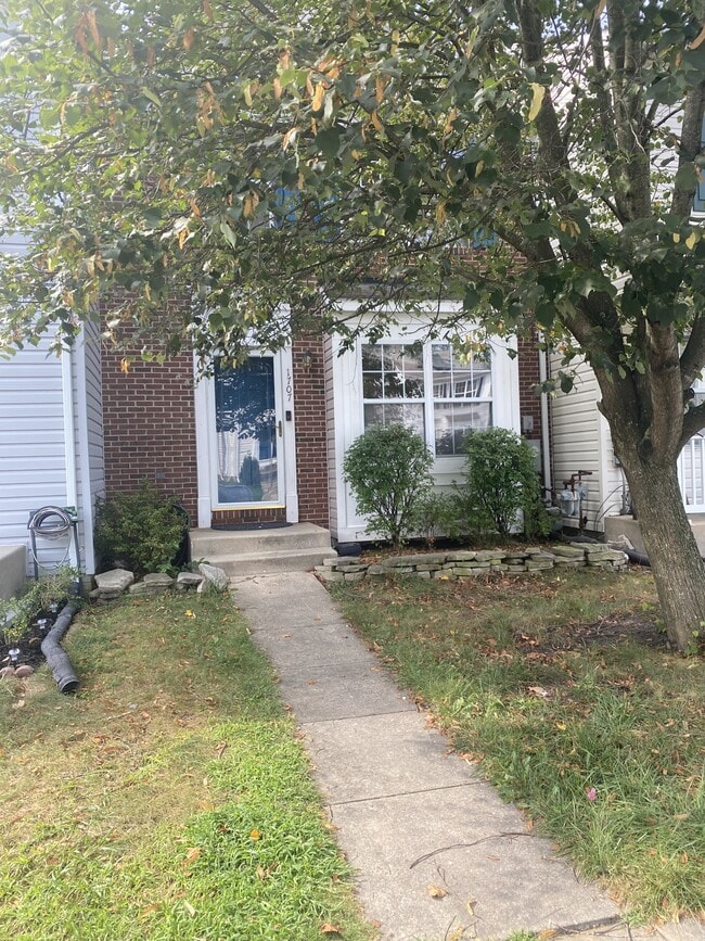 Building Photo - 1707 Carriage Cir