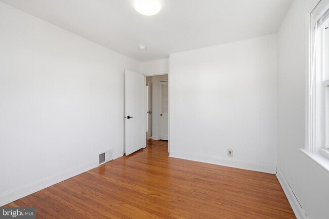 Building Photo - 1108 Cobbs St
