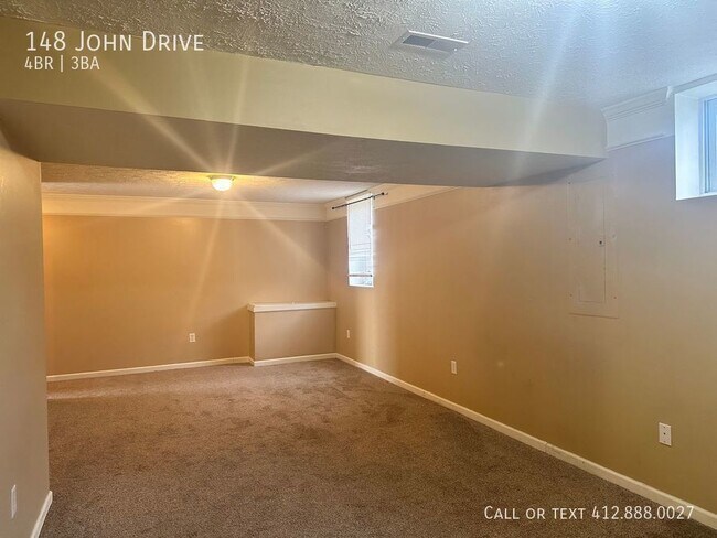 Building Photo - 4 bedroom 3 bath Canonsburg