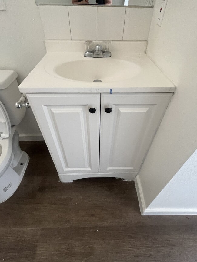 Building Photo - 20469 Vanowen St