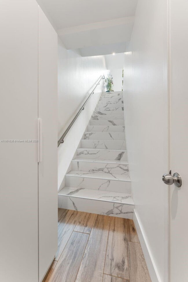 Building Photo - 455 NE 39th St