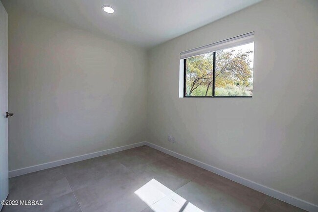 Building Photo - 4989 N Territory Ave