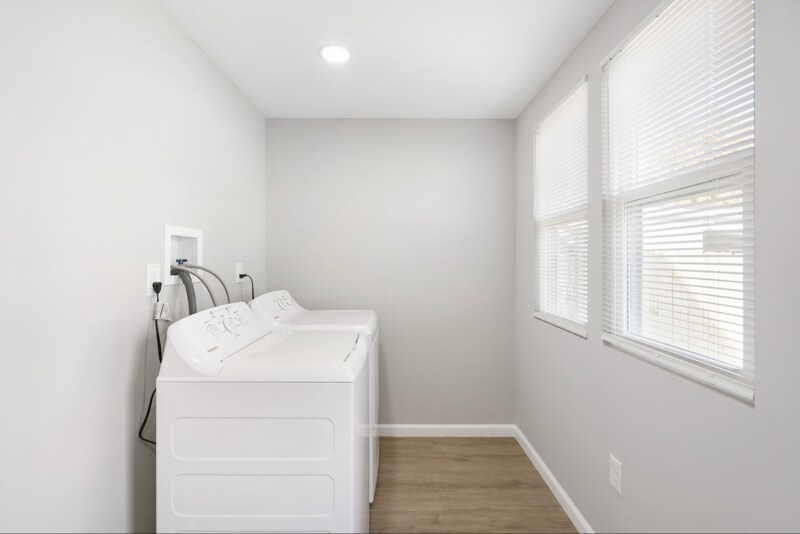 Building Photo - 3611 Chestnut Ave