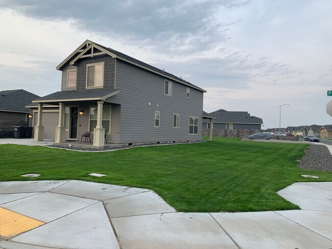 Building Photo - Pierre