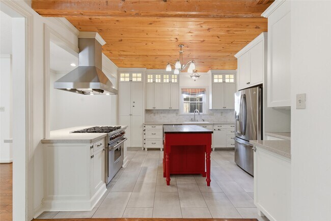 Building Photo - 6666 Fairfield St