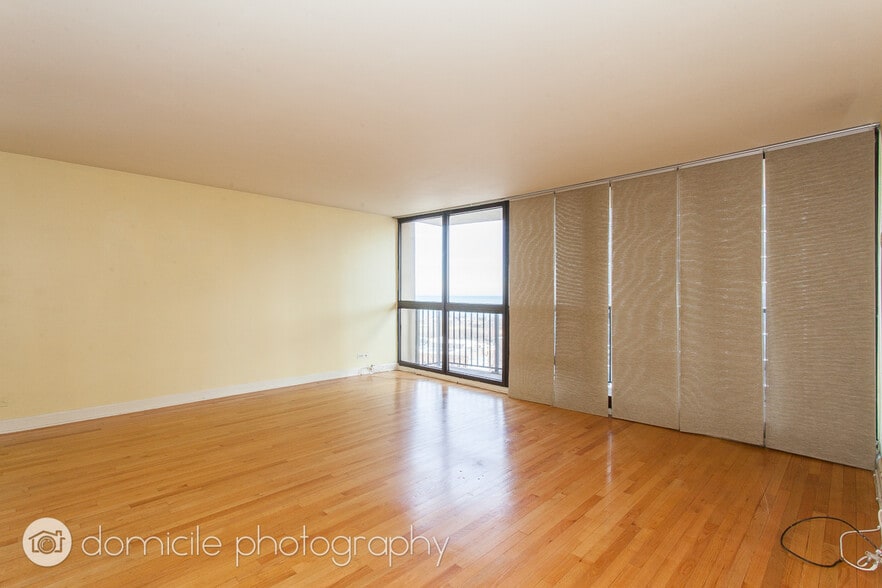 Primary Photo - 1540 N La Salle Dr