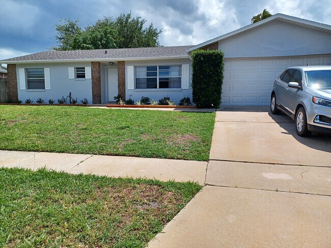 Building Photo - 1503 Spring Dr