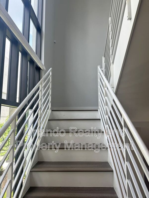 Building Photo - 356 S Osceola Ave