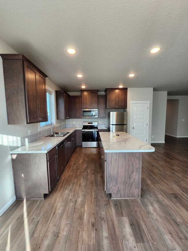 Building Photo - Beautiful 3-Bedroom, 2-Bath Home with Spacious Patio & Fully Fenced Backyard in West Richland!