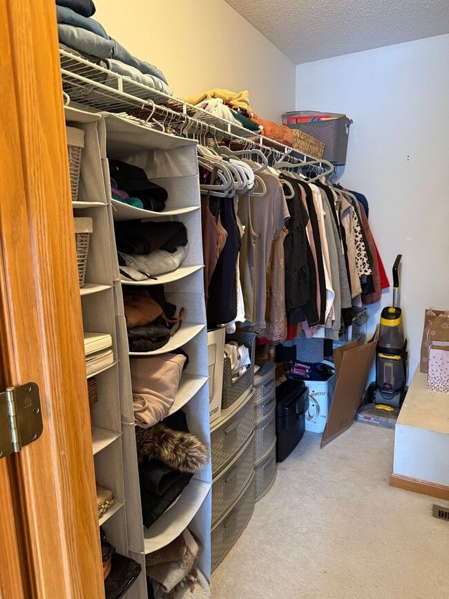 Building Photo - Charming 2BR Townhome in Desirable Cliff Lake Community