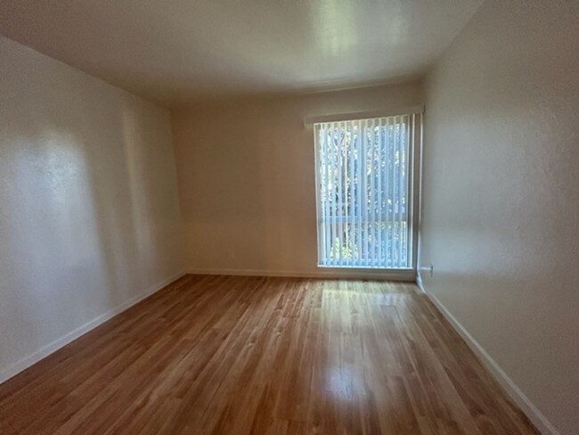 Building Photo - Nice Cozy 1 Bedroom Condo !!!