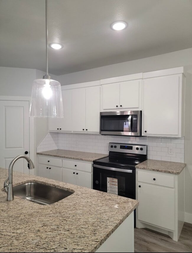 Building Photo - Townhome in Cooper School District!