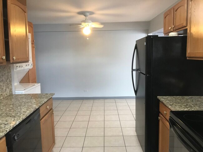 Building Photo - 8720 S Roberts Rd