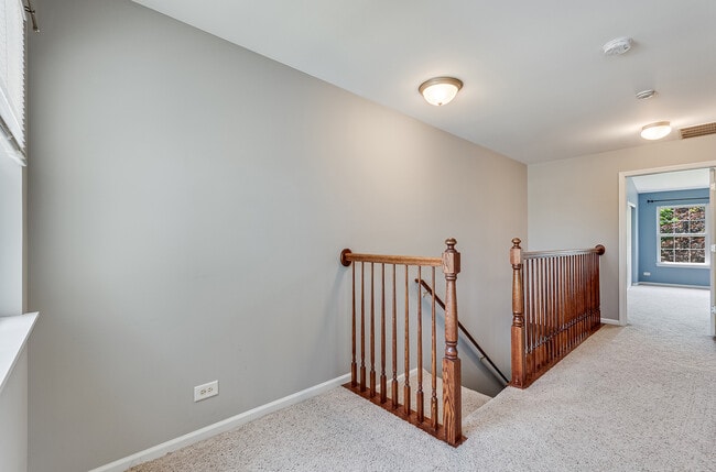 Building Photo - 913 Genesee Dr