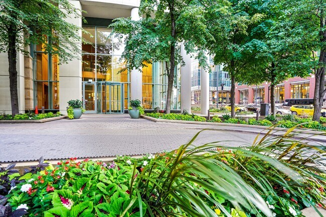 Building Photo - 345 N LaSalle St