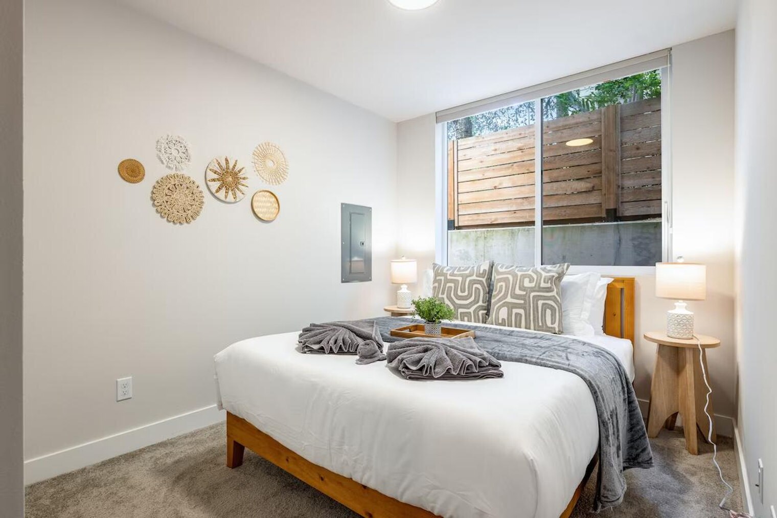 Building Photo - 1600 S Washington St