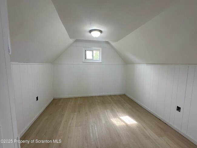 Building Photo - 921 Wood St