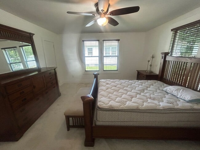 Building Photo - Charming 2-bedroom, 1-bathroom home in one of Columbia's most convenient locations!