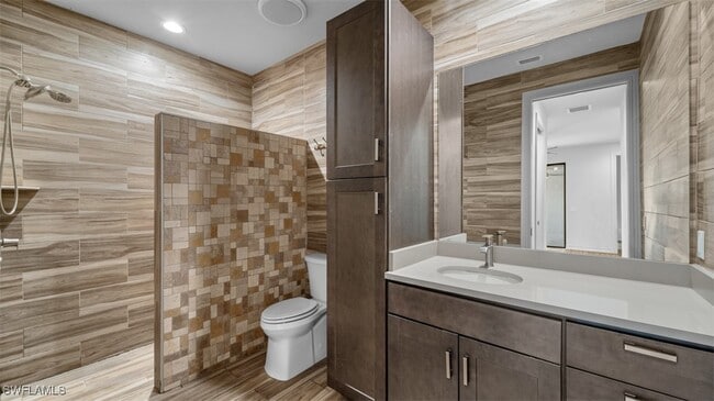 Building Photo - 8720 Cypress Lake Dr